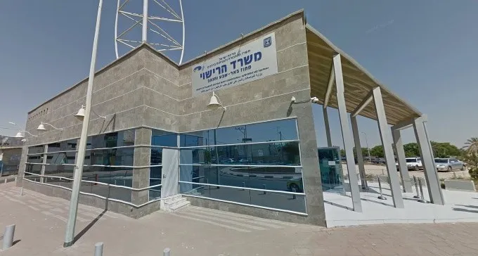 חשד: לחשו לנבחני התיאוריה את התשובות