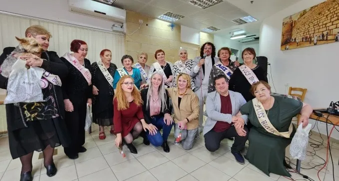 ליופי אין גיל: תחרות מלכת היופי של גיל הזהב ב''ביאליק 17''
