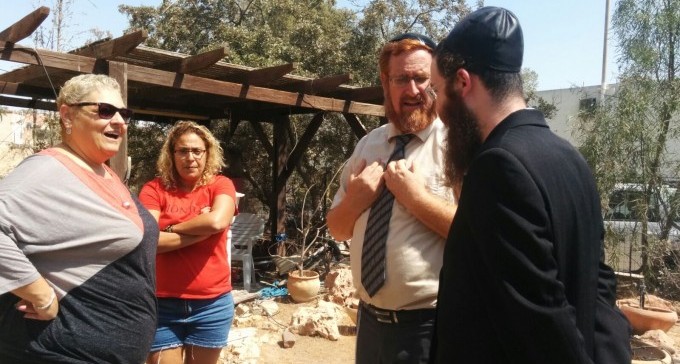 ח''כ גליק מנסה לפשר בין חרדים לחילונים בערד: ''כאב לי מה שקרה''