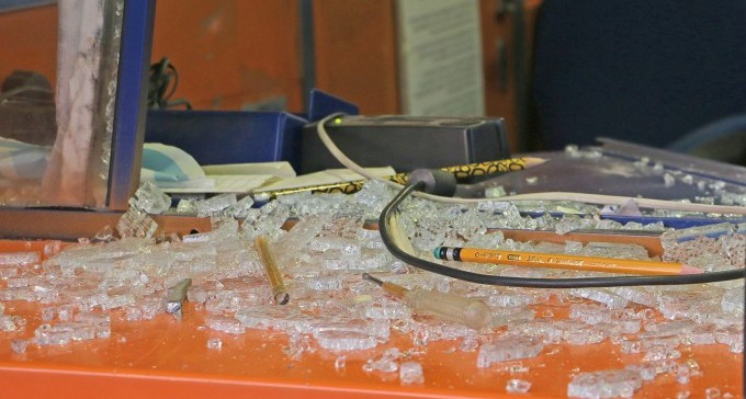 רחובות הפשע: הרסו דוכן פיס לשם שעשוע