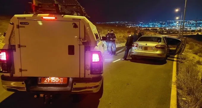 הרכב עורר חשד, הריח הסגיר: צעירים נתפסו מעשנים קנאביס באנדרטה