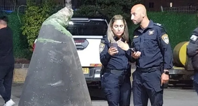 אסון גדול נמנע:  שרידי טיל שנורה מסוריה פגעו במבנים ברהט (תיעוד)