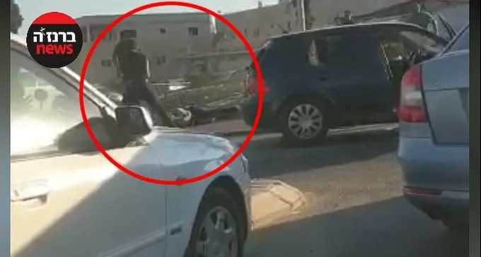 צפו: קטטה אלימה ברהט, צעיר מוכה במוט ברזל בראשו