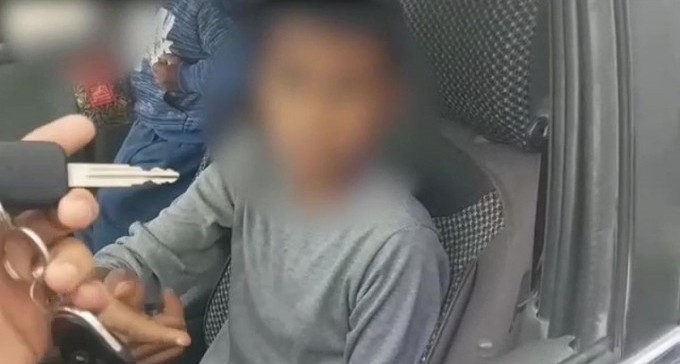 צפו: נהג בן 14 מסיע את אחיו הפעוט - ונתפס ע''י המשטרה