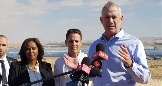 גנץ: ''נתניהו שם את ענייניו האישיים לפני אתגרי המדינה''