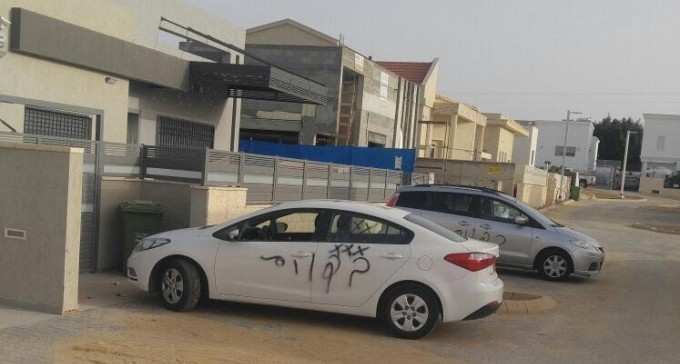 צפו: משחית הרכבים מנווה נוי בפעולה - מרסס את המילה ''בדווים''