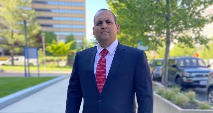 תכירו:  זה המועמד שקורא תיגר על רוביק דנילוביץ'