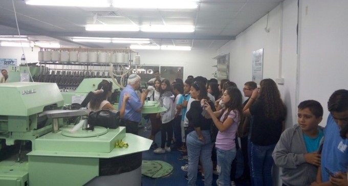 תלמידי באר שבע מגיעים למשכן התכלת