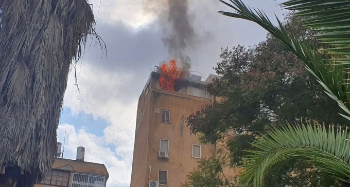 כתבי אישום נגד מצית דירת גרושתו ונגד תוקף אשתו בסכין