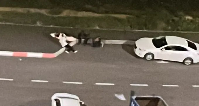 ''שמענו פיצוץ אדיר'': רחבה נטושה הפכה למפגש עבריינים (תיעוד)