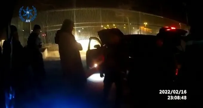 צפו: ''באנו לב''ש לבדוק את עוצמת הרמקולים'' - וחטפו קנס על רעש