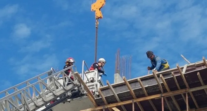 תאונת עבודה בפארק ההיי טק בב''ש: עובד נמחץ מחפץ כבד