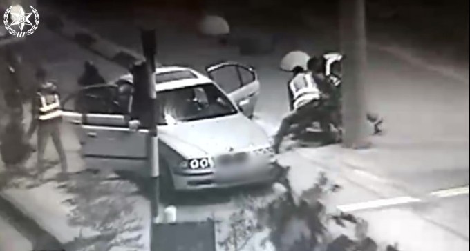 צפו: הותר לפרסום סרטון מעצר חשוד בסחר באמצעי לחימה במעבר מיתר