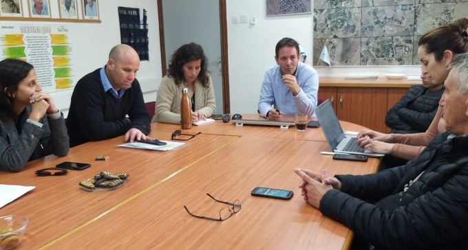 ישיבת חירום ברמת נגב, בעקבות כוונת הממשלה למסור שטחים לפלסטינים