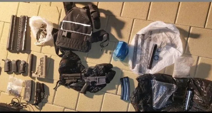 מצאו אצלו בבית מחסן אמצעי לחימה