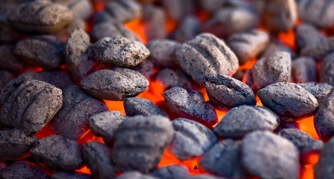 פעוט נכווה מגחלים