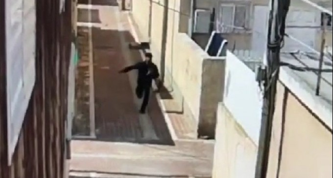 לא ידע שהוא מתועד: נתפס חוטף התיקים של שכונה ד'