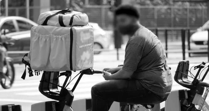 שליח וולט נשדד והוכה, מאבטח הותקף: ''הנסיעה בכביש הזה מסוכנת''