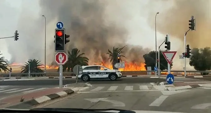 צפו: הדרום בלהבות - דליקה השתוללה סמוך למכללת ספיר