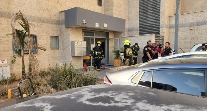 דירה עלתה באש, דיירים הורו להסתגר