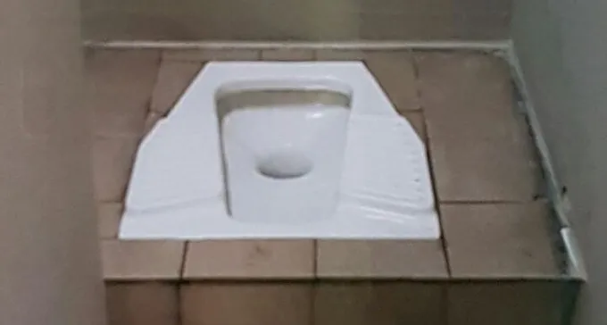 בול פגיעה בשירותים בסאן סירו