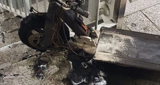 קורקינט חשמלי עלה באש בבניין בב''ש