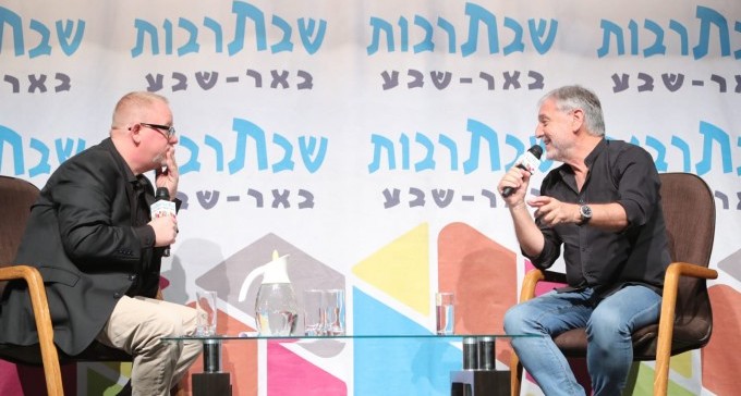 ''ארגון של טרוריסטים זבי חוטם מחזיקים מדינה שלמה עם עפיפונים''