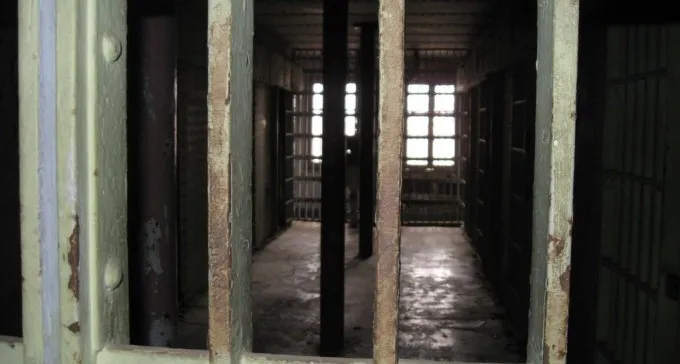 2 קצינים ו-3 סוהרים מכלא בדרום חשודים בעבירות של שוחד