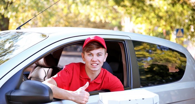 רחפני משלוחים ורובוטים שמכינים פיצה. על ההיי-טק במסעדות 