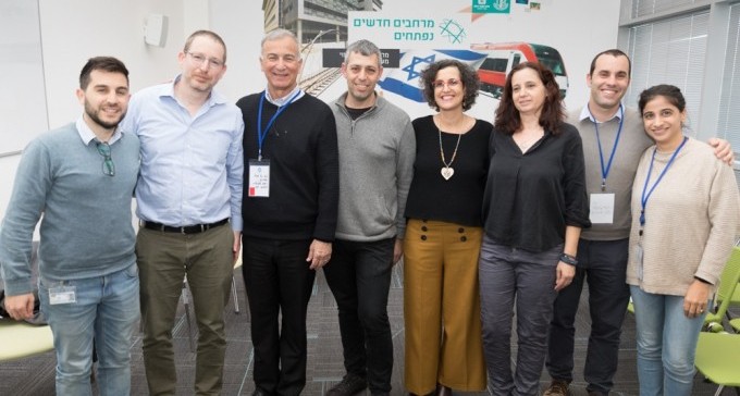 מנסים לשכנע את קציני המודיעין לעבור דרומה, ל''דיור שיתופי''