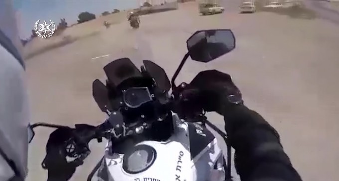 צפו: מרדף אופנועים מהסרטים - חמש דקות מבאר שבע