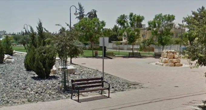 תושב ב''ש ביצע בעצמו מעשה מגונה לעיני ילדים בפארק ציבורי