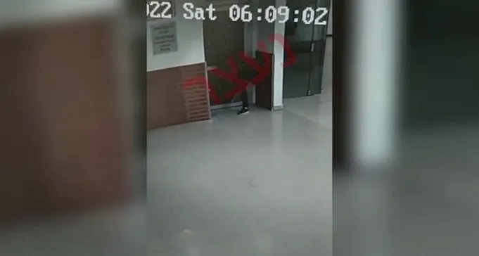 אלימות בסורוקה: לא הוכנס לטיפול נמרץ, שבר דלת ושלף סכין