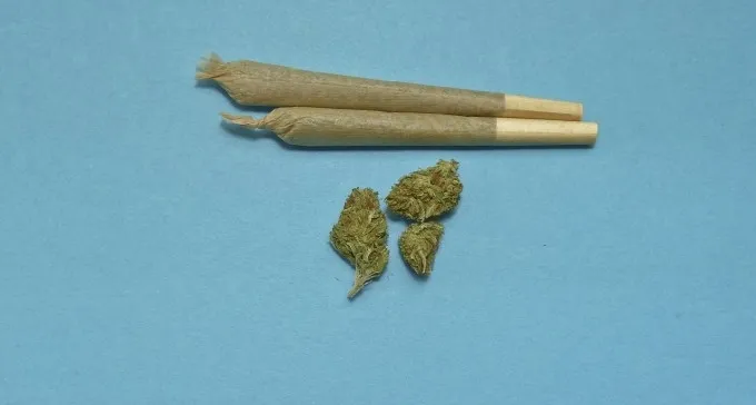 ''נסיעה ב-50 ש''': כך נראתה התכתובת בין החשודה לקטינים שרכשו גראס