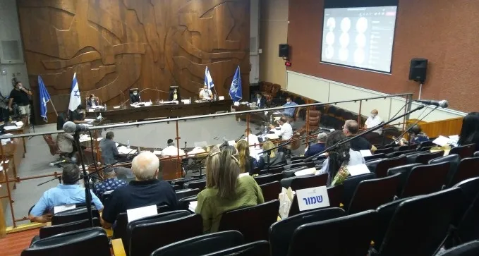אחרי חודשים ארוכים: ישיבת מועצת העיר ב''ש נערכה באולם