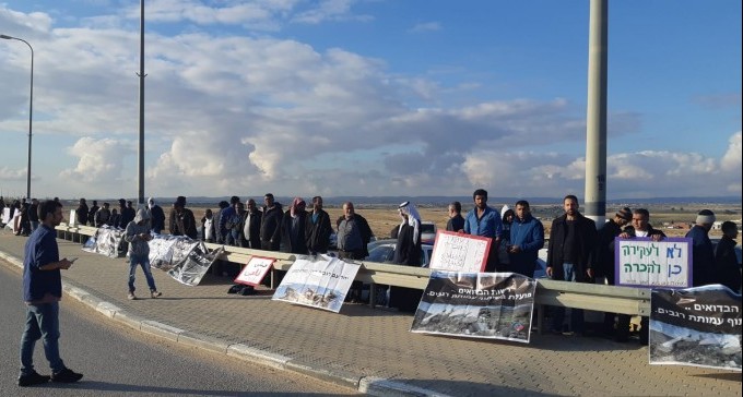 ''כן להכרה, לא לעקירה'': תושבי הכפרים לא מוכרים הפגינו בצמתים