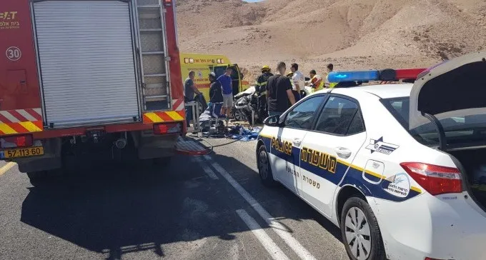 יממה של תאונות: התנגשות סמוך לערד, ידוי אבנים בכביש דימונה