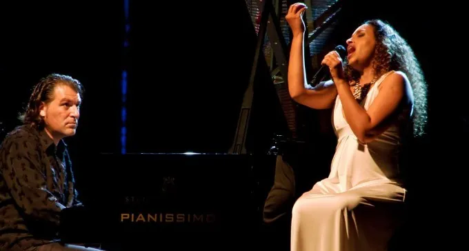 סערה במצפה רמון: תושבים דורשים לאסור את הופעתה של אחינועם ניני