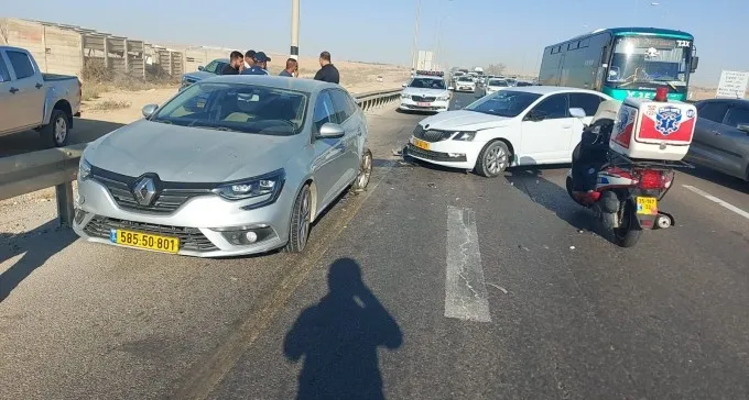 צעיר נפצע באורח בינוני בתאונה במחלף שרה