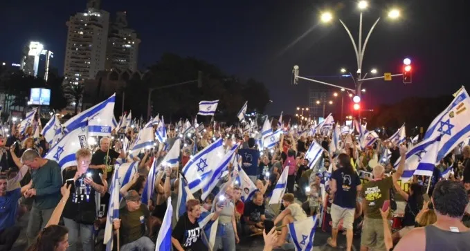 אלפים הפגינו בבאר שבע, מחאות בכל הארץ, לקראת שבוע דרמטי (תיעוד)