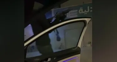 צפו: הנגב האלים - רעול פנים מרסס בירי בית מרקחת, בגלל קטטה