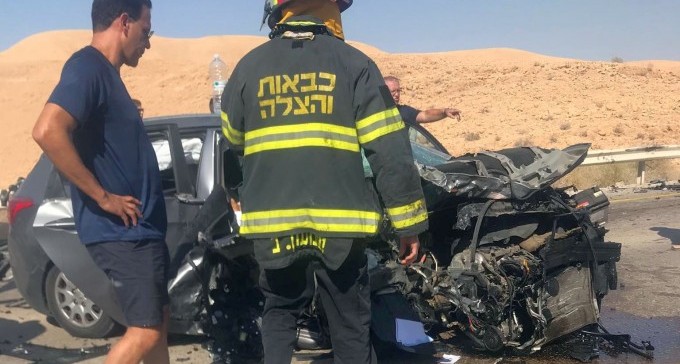 שני הרוגים בתאונה סמוך לצומת דימונה, כביש 25 נחסם