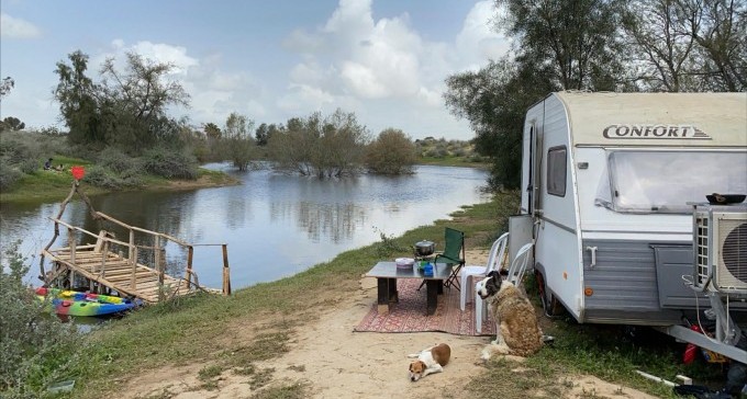 ''יש בטבע משהו מרפא'': הזוג שהחליט לברוח מהקורונה ללב מדבר