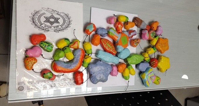 חשד: שני תושבי ב''ש ניסו להבריח חשיש בתוך מובייל לתינוק