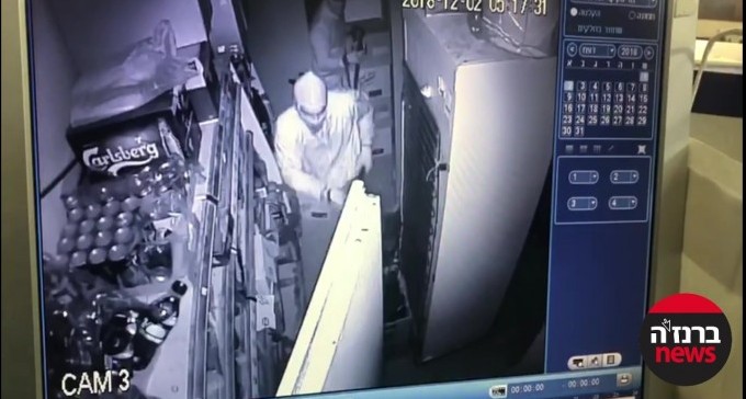 צפו: רעולי פנים פורצים לקיוסק בנווה זאב