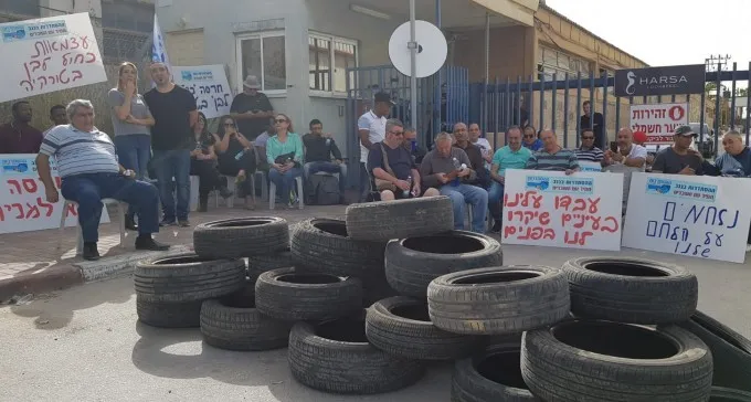 מפוטרי חרסה: ''עבדו עלינו בעיניים, מי יעסיק אותנו בגיל 50?''