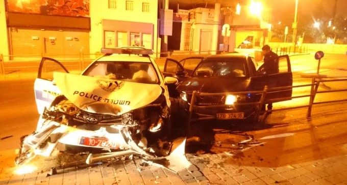 חשוד נמלט התנגש בניידת משטרה, בלב העיר העתיקה