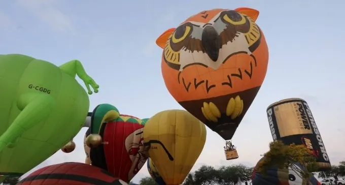 צפו: צנחן קופץ מבלון פורח בפסטיבל בנחל הבשור