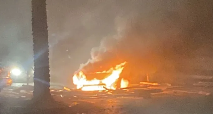 רכב מאבטח תחנת תל שבע הועלה באש, השוטרים ערכו מגבית למענו