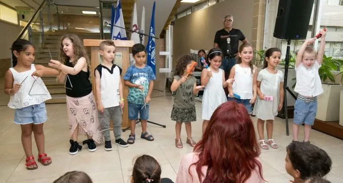 עיר של כשרונות: תערוכת ציורי ילדי גן פיסטוק בגלריית העירייה